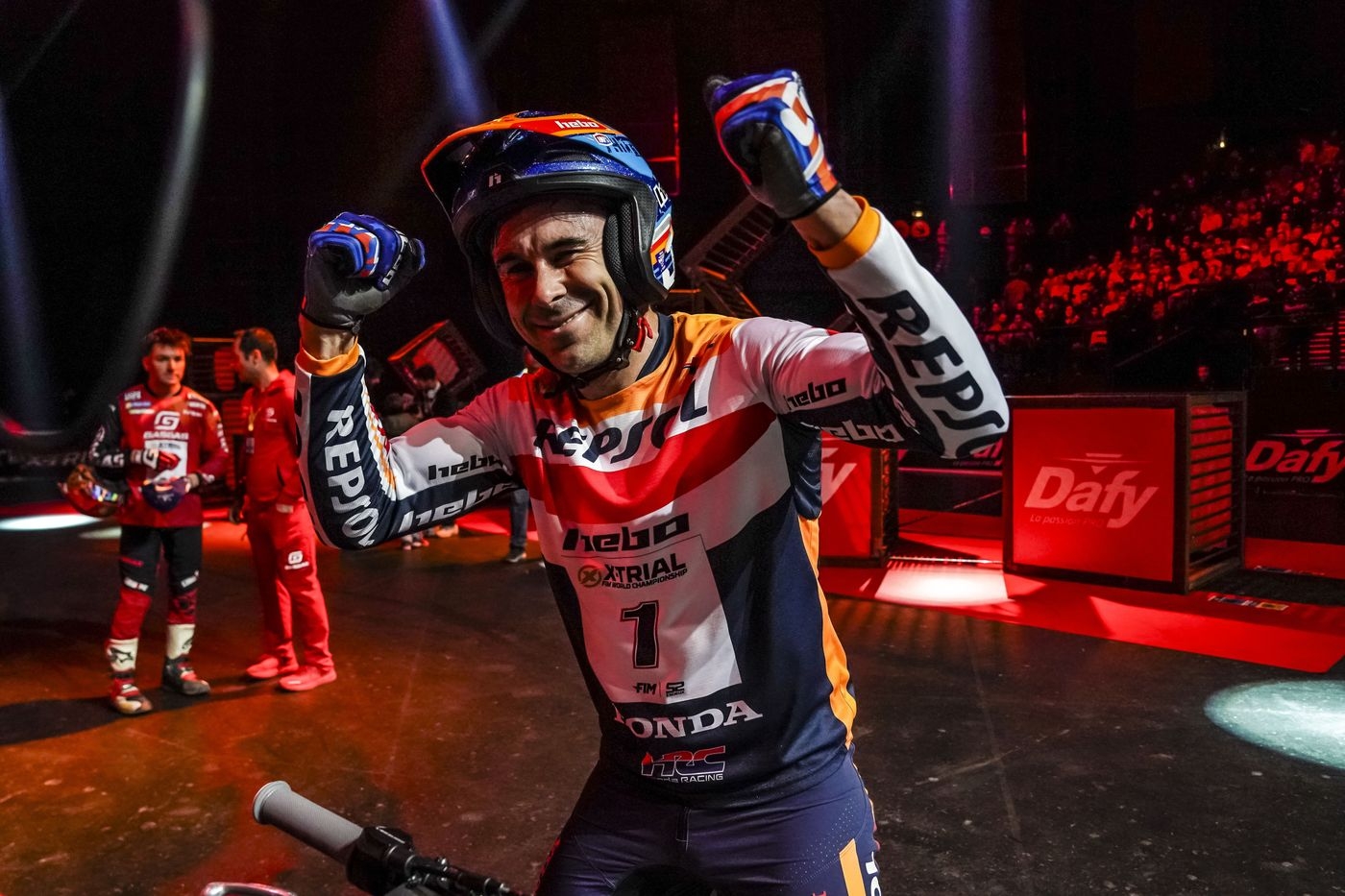 Bou wins in Clermont-Ferrand to take Championship lead